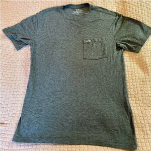 Vineyard Vine's Edgartown SS Pocket T-Shirt in dark gray Men's Size XS